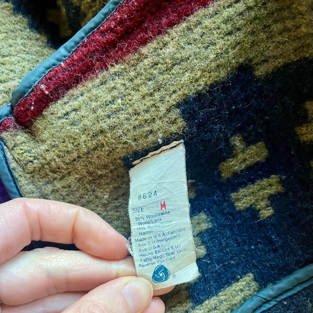 Vintage 80’s era Woolrich chore coat with Southwestern pattern in Navy, size M - Picture 3 of 6